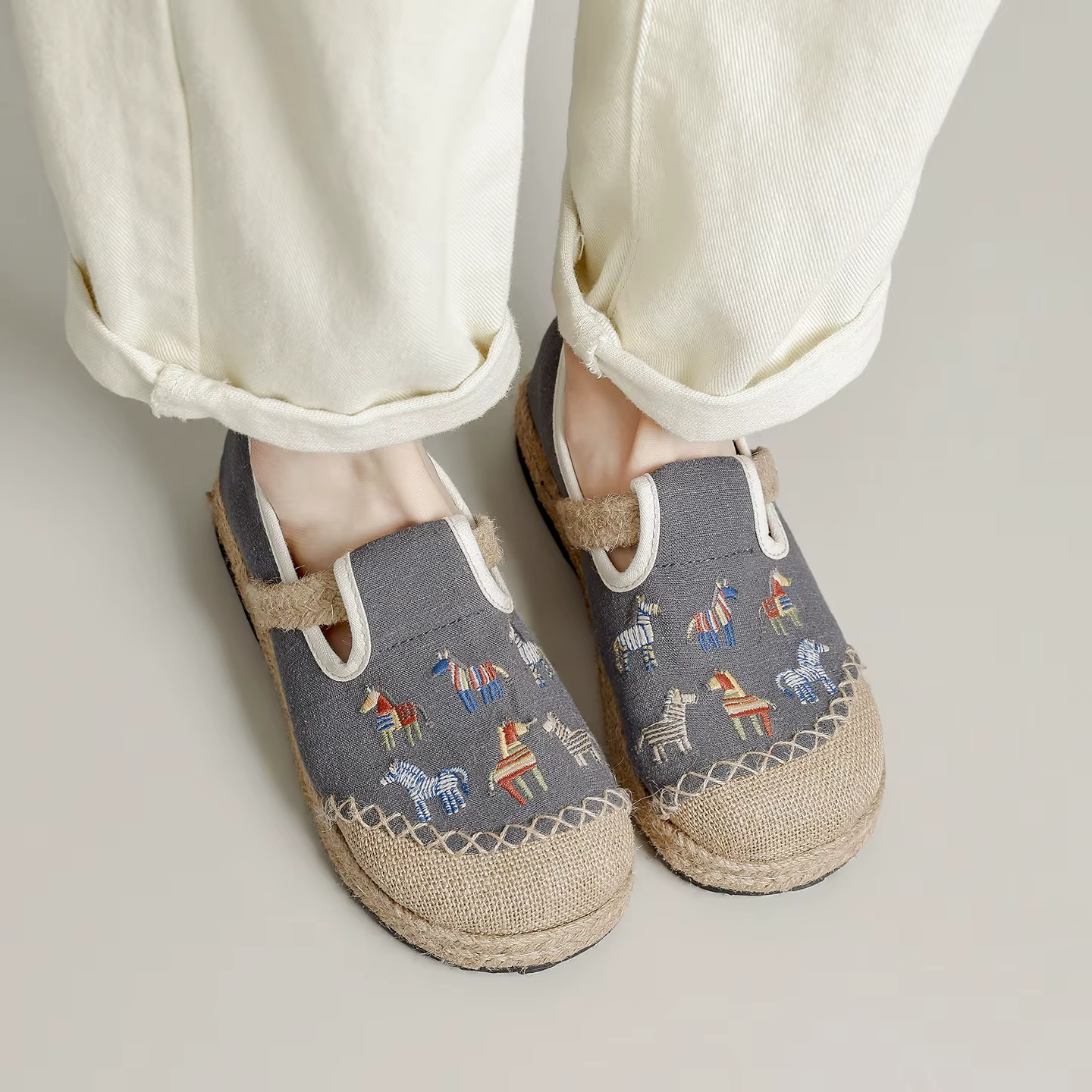 Chaussures brodées Année du Cheval, broderie artisanale, en lin, pour femmes, semelle souple, respirantes, en coton et lin tissé, talon plat, chaussures décontractées