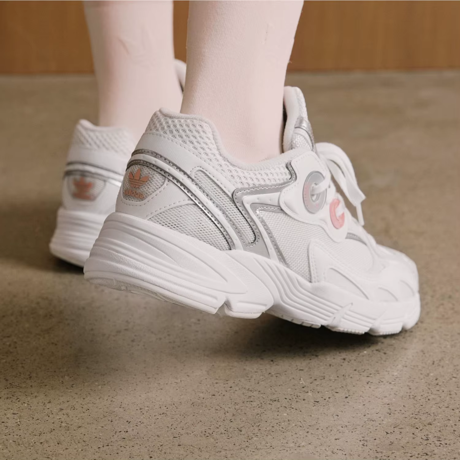 Adidas Originals Chaussures de sport décontractées et durables pour femme JQ6441