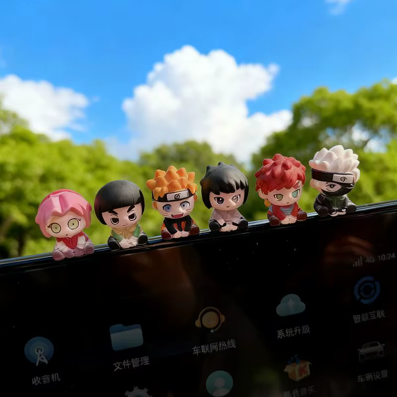 Figurines miniatures mignonnes de dessin animé NARUTO, accessoires 2D en résine faits à la main, modèle de voiture, décoration de bureau, marchandises d'anime en gros