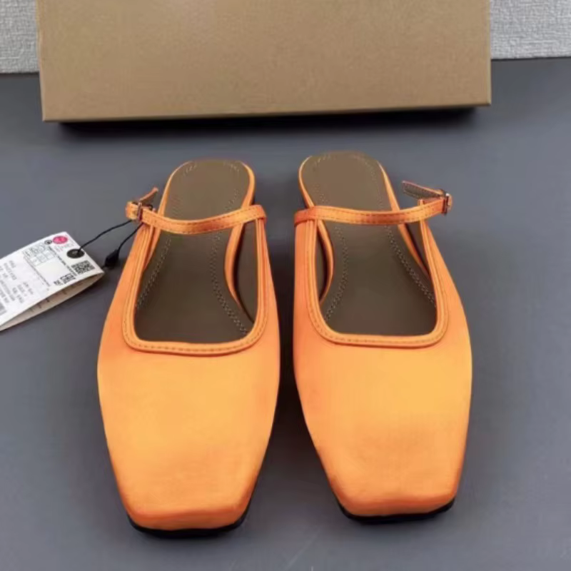 2025 Mules d'été chaussures pour femmes de luxe Slik mode solide bout carré décontracté dame sandales plates nouveau