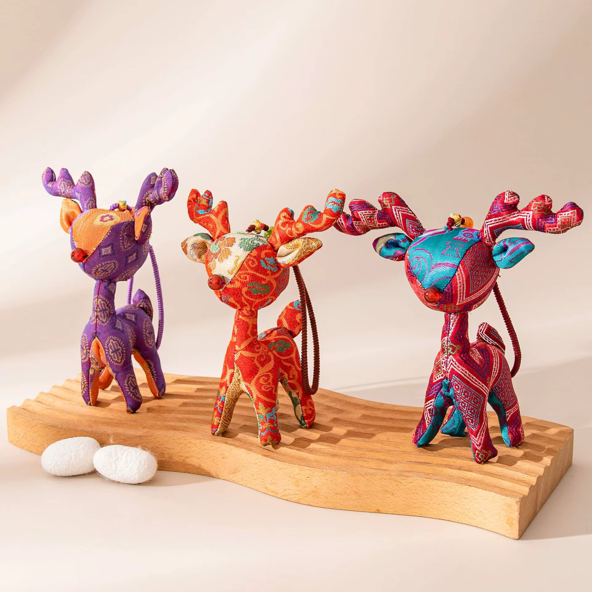 Pendentif créatif en soie faite à la main Red Deer, accessoire élégant pour sac, décoration de voiture, cadeau pour amis