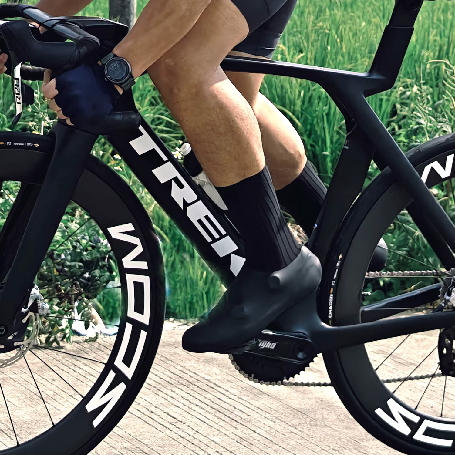 Couvre-chaussures aérodynamiques pour le cyclisme