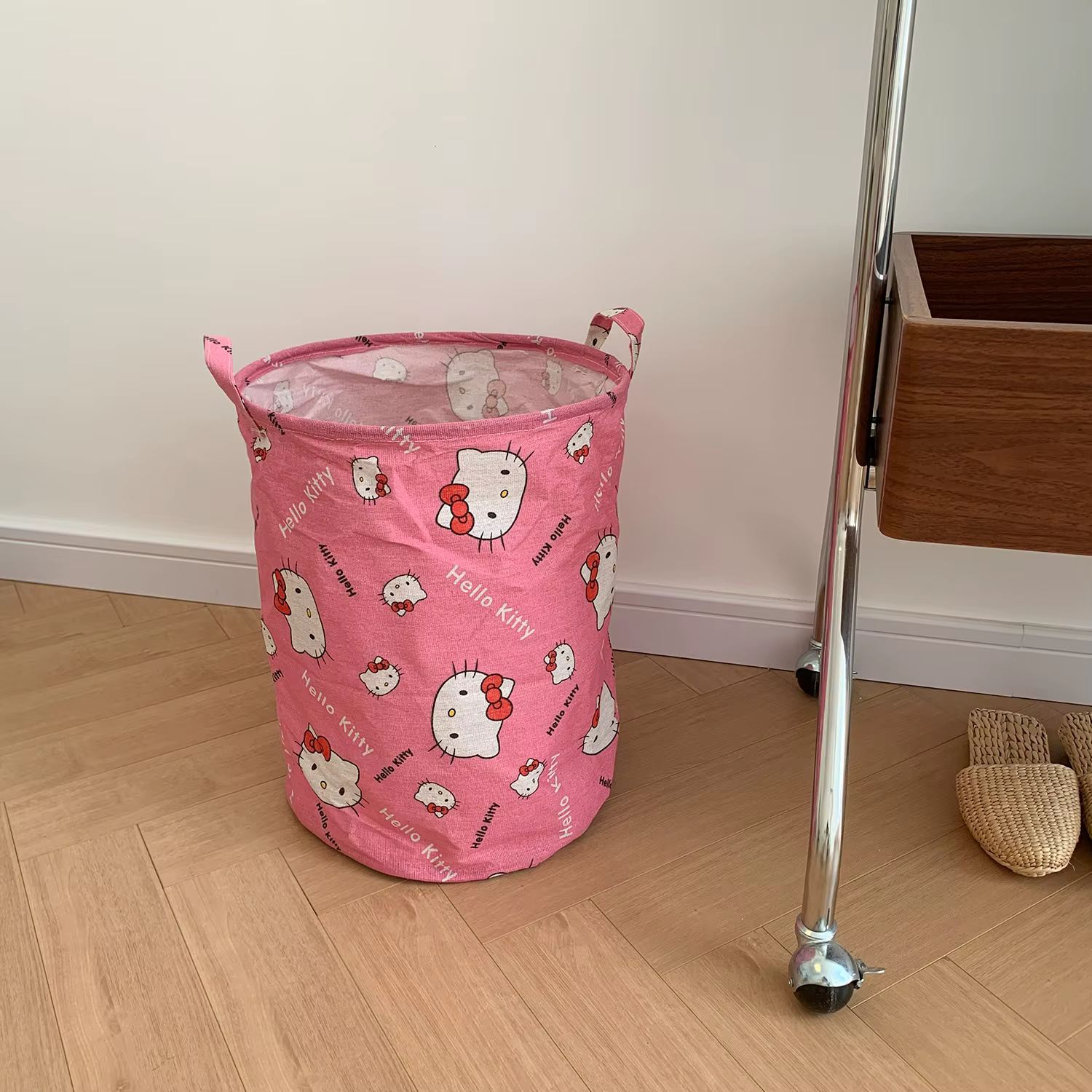 Panier de rangement domestique HelloKitty, accessoire de dessin animé, pour articles divers, indispensable pour la maison