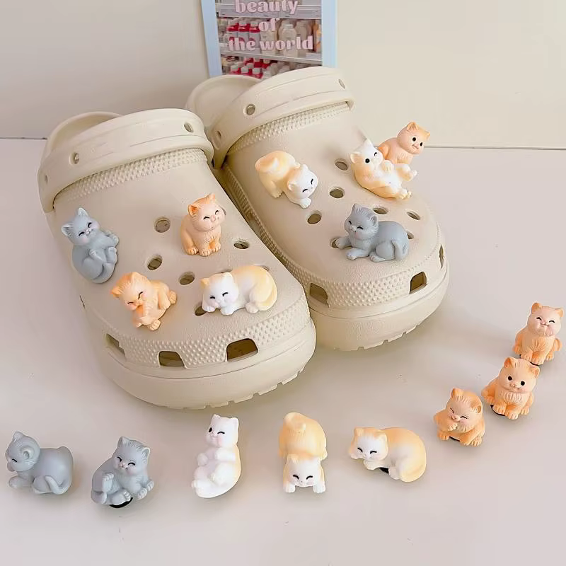 Breloques de chaussures chats 3D mignons