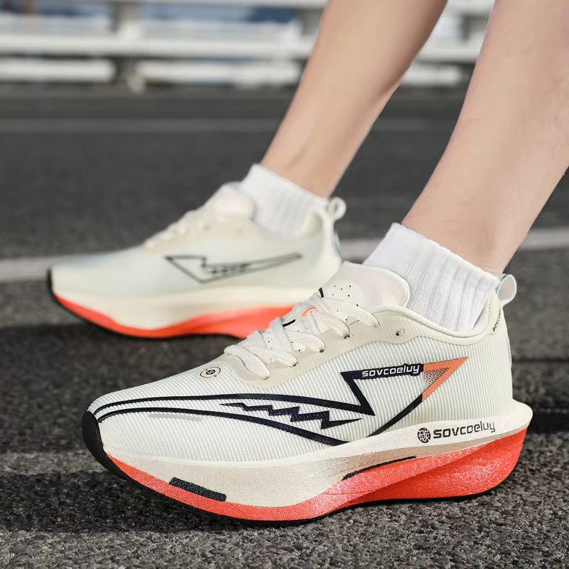 Chaussures de course avec plaque en carbone
