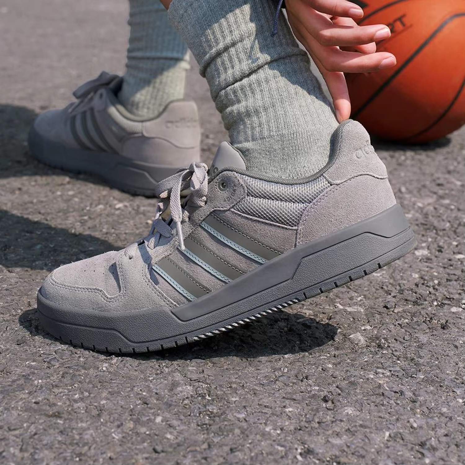 Adidas véritable entrée hommes et femmes basket-ball sport rétro résistant à l'usure chaussures de planche KI8456