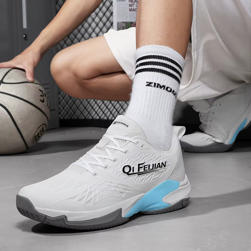 Nouvelles chaussures de Tennis