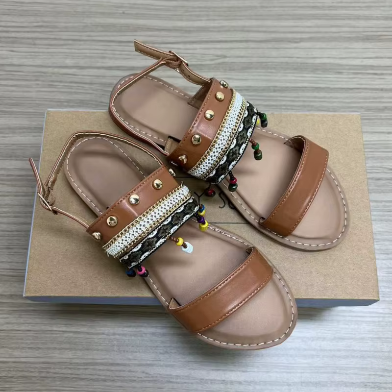 Style bohème été en cuir femmes chaussures 2025 mode perles et éléments tressés fond plat marque décontracté dames sandales