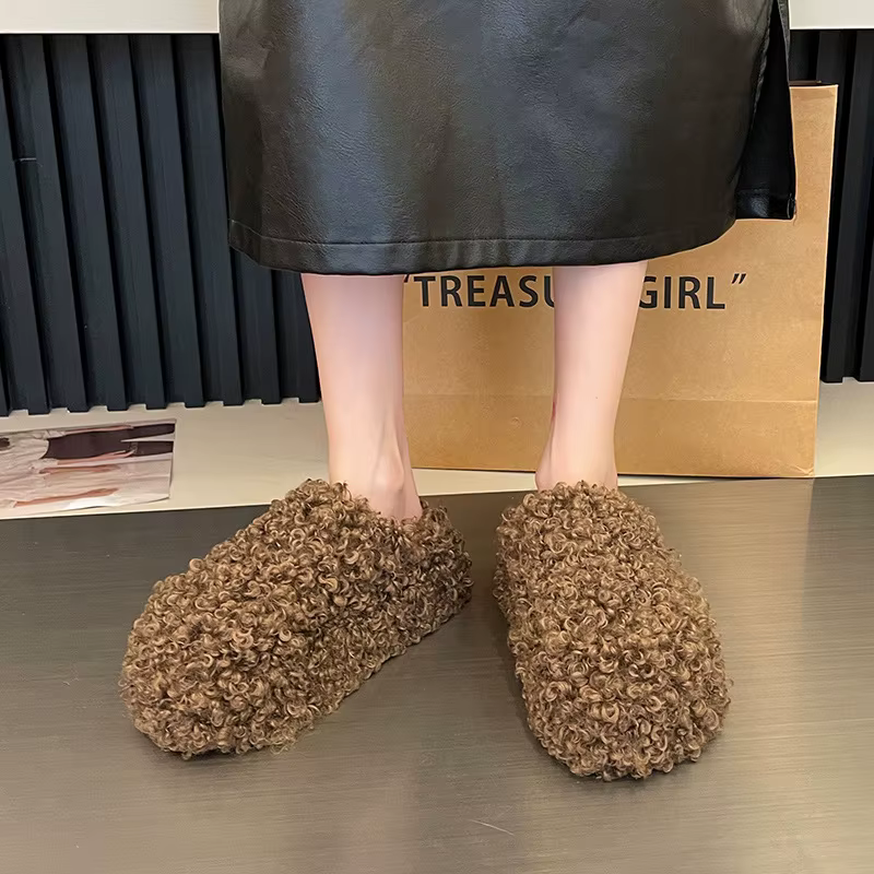 Chaussons d'hiver en fourrure pour femme, pantoufles à plateforme moyenne, bout couvert, en peluche, 2026, style Rome, talons sabot, chaussures d'intérieur