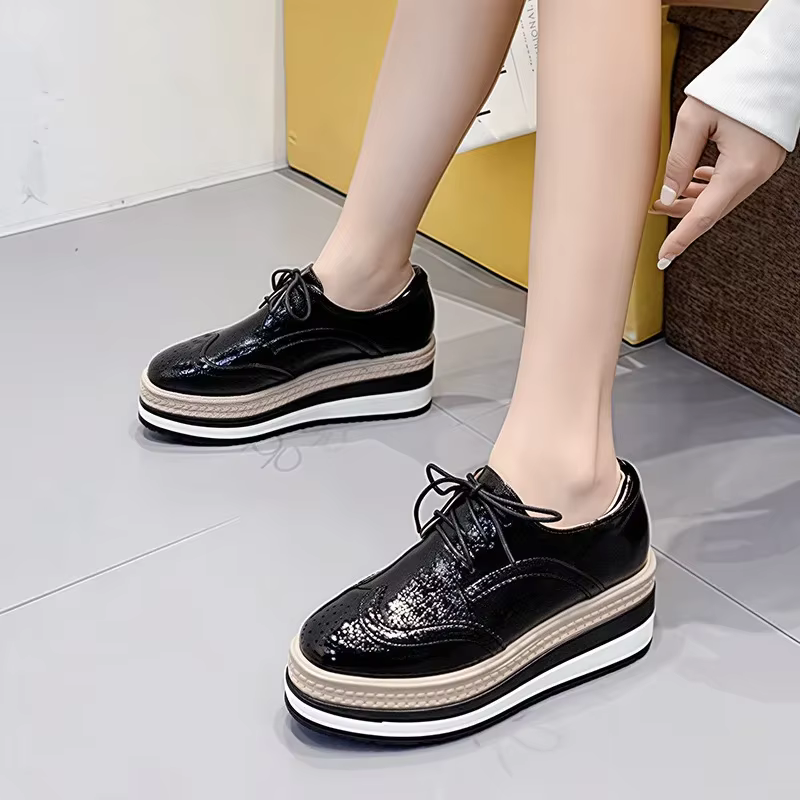 LTARTA Chaussures à muffins à plateforme sculptée Brock de style britannique pour femmes