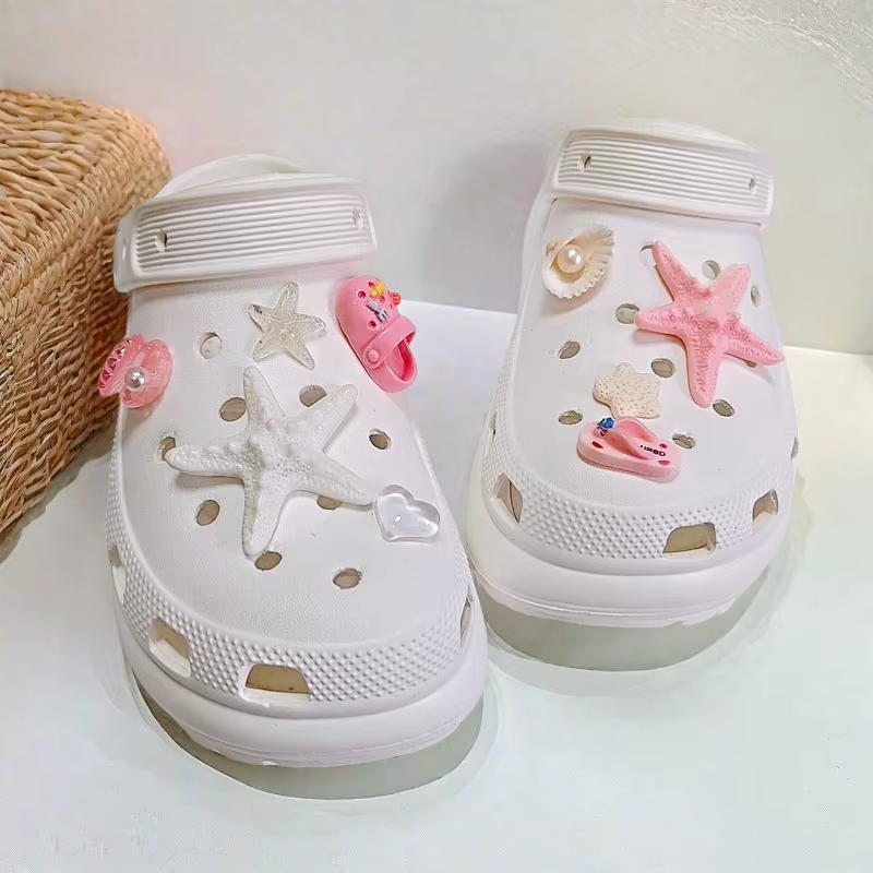 Breloques DIY pour chaussures en forme de coquillages avec pierres de lave océaniques et pinces étoiles de mer pour sandales et chaussons d'été – Cadeau décoratif pour femme