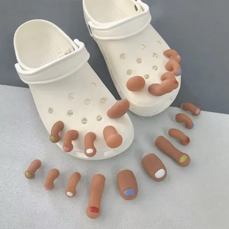 Nouvelles 10 Breloques de Chaussures en Forme de Doigts de Pieds de Dessin Animé Mignons