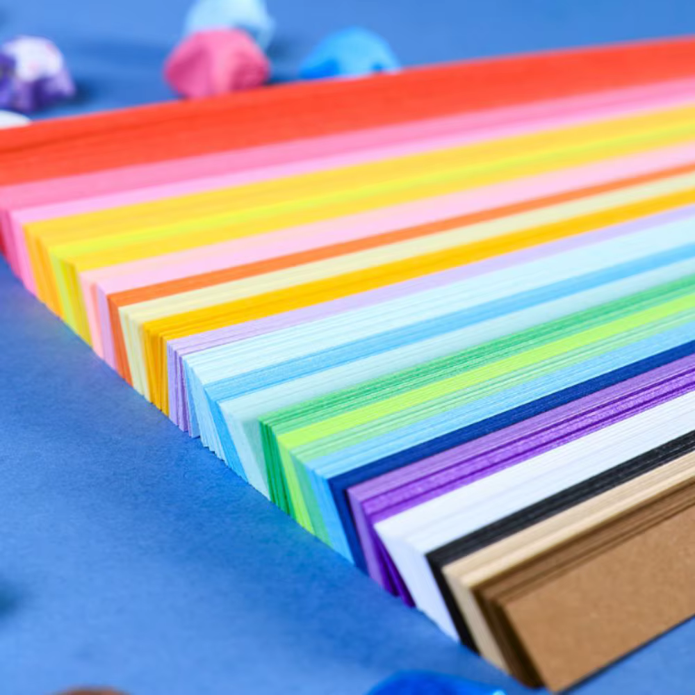 Bouteille en verre, étoiles en origami scintillantes, bandes de papier, étoile en papier, étoile porte-bonheur brillante, bandes de pliage de papier, arts manuels, couleur dégradée