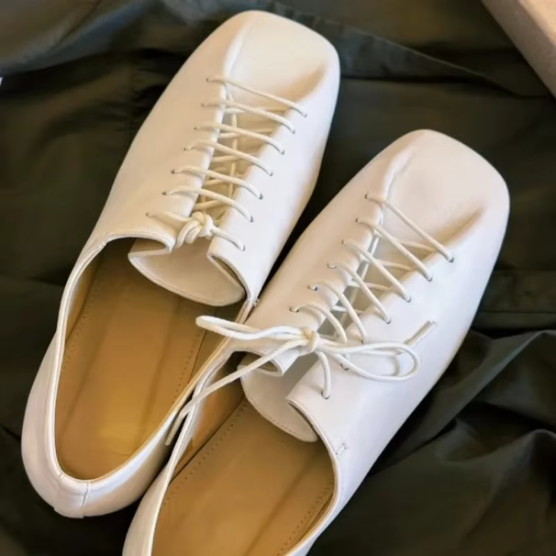 Chaussures plates en cuir souple à lacets croisés plissés style rétro français