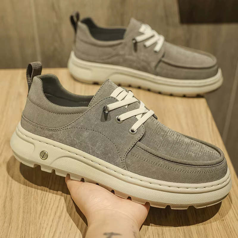 Chaussures décontractées pour hommes en daim kaki avec empiècements