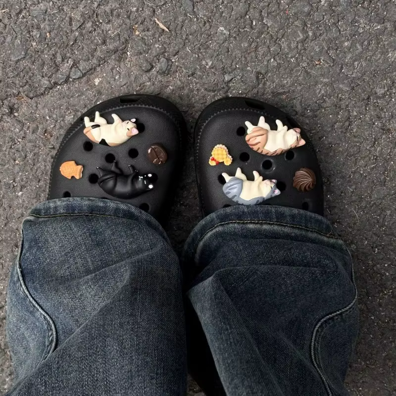 Lot de Breloques pour Chaussures Motif Chats de Dessin Animé Mignons - Accessoires de Créateur Polyvalents pour Sandales