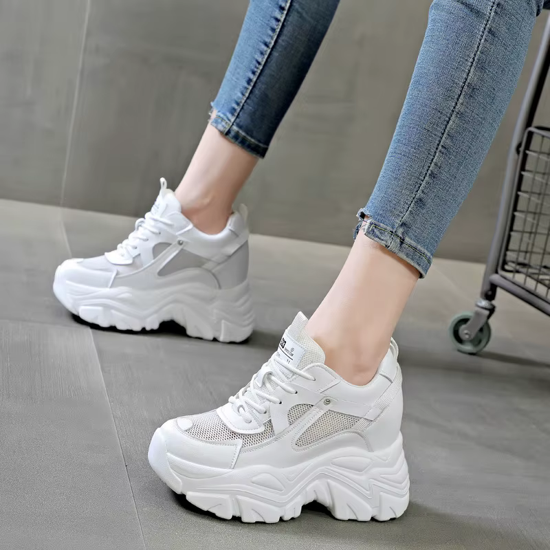 Baskets compensées blanches à lacets pour femme