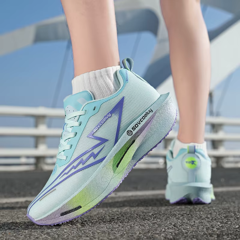Chaussures de course avec plaque en carbone