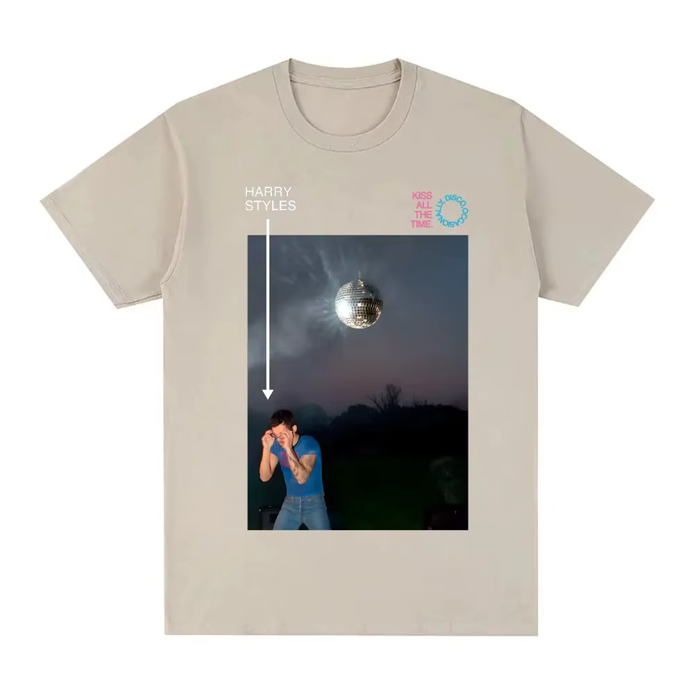 T-shirt Harry Styles « Kiss All The Time » avec boule disco - Photo de concert, Merch tendance pour les t-shirts et hauts Harry Styles pour femmes et hommes