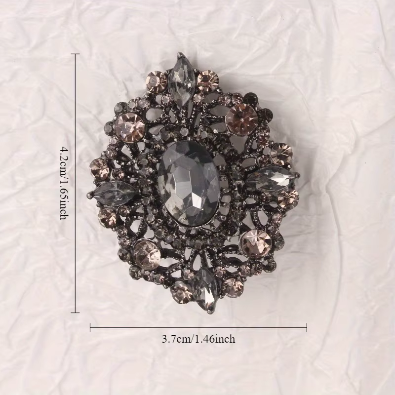 Broche de style vintage, base en métal avec cristaux foncés, magnifique broche avec design creux orné, idéale pour la décoration de manteau et de robe