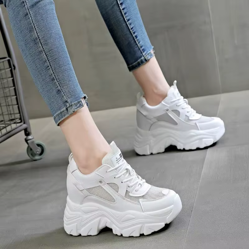 Baskets compensées blanches à lacets pour femme