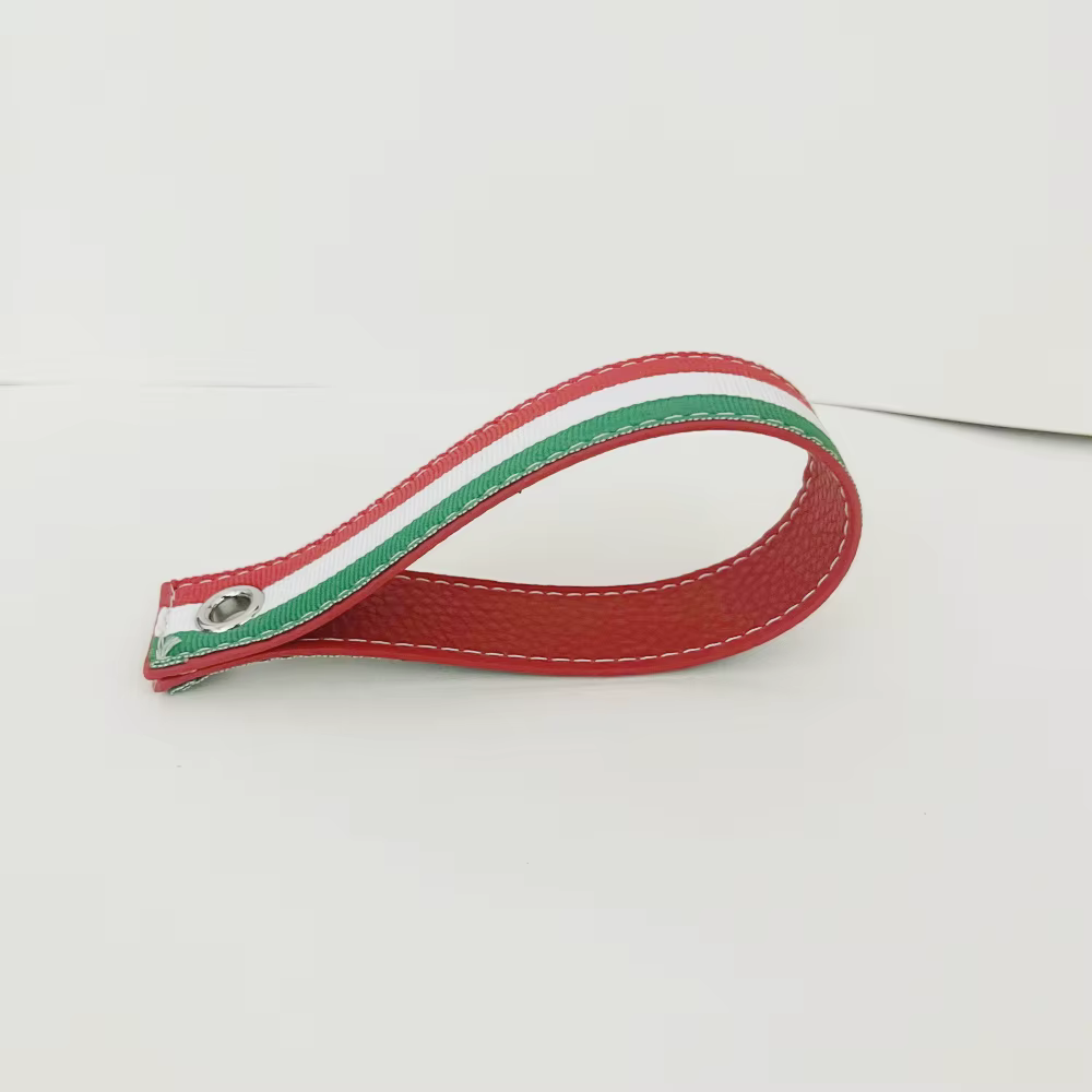 Sangle de hayon en cuir pour style de voiture, couleur rouge, lettrage adapté pour voiture de sport 500 595