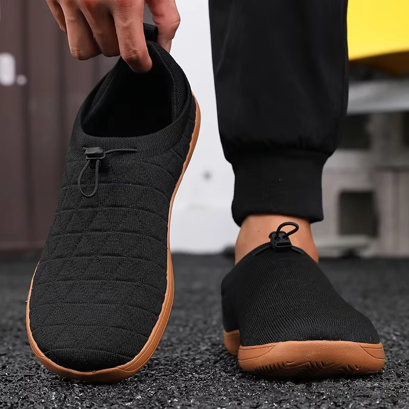 Chaussures de sport grises minimalistes avec semelles
