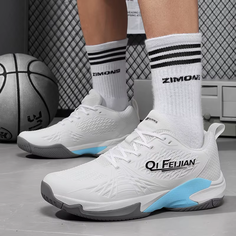Nouvelles chaussures de Tennis