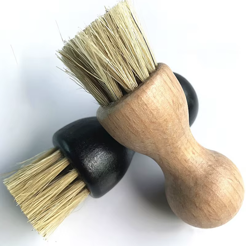 Brosse à chaussures en cuir