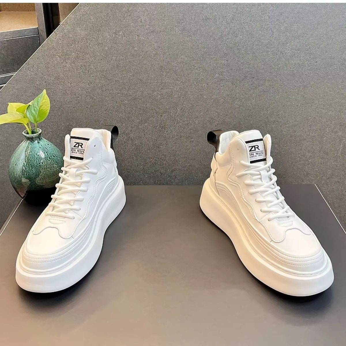 Nouvelles Chaussures en Cuir Souple Blanc Respirant Style Coréen Printemps-Automne 2024