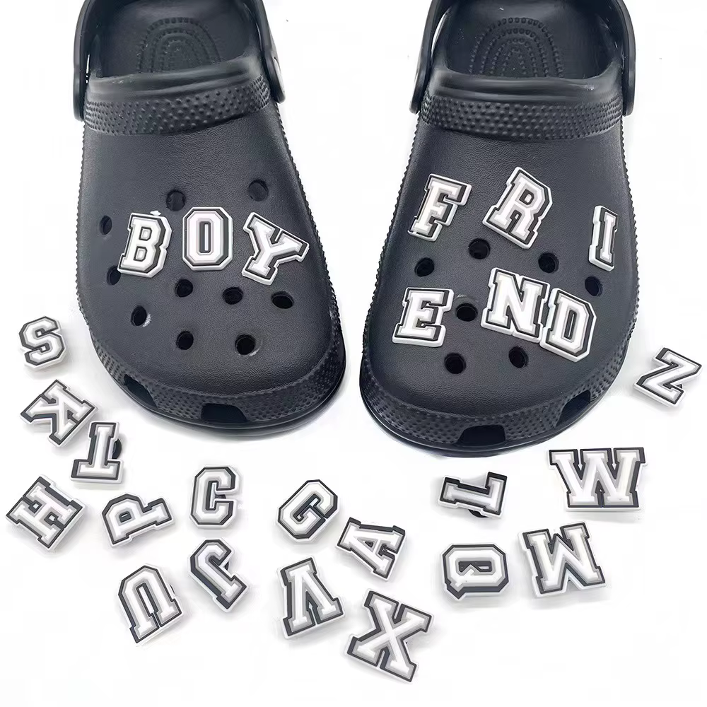 Breloques pour chaussures en forme de lettres