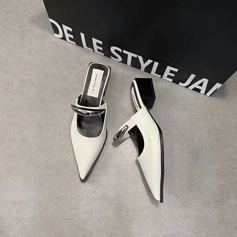 Mules d'été à bout couvert pour femmes, pantoufles à la mode, décoration en métal, chaussures coulissantes à talons épais, confortables, Style de rue