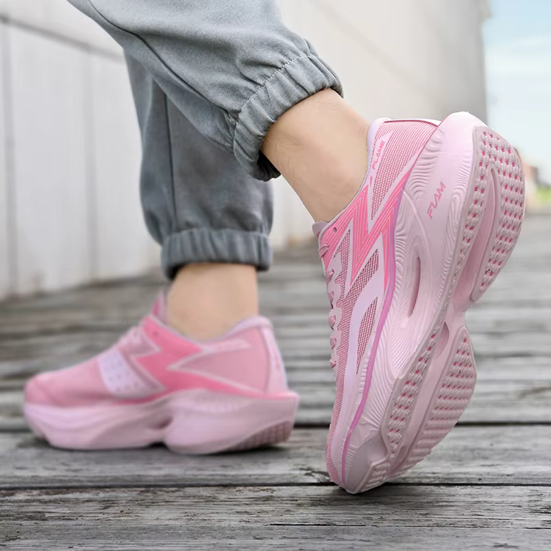 Chaussures de course à pied avec semelle en carbone