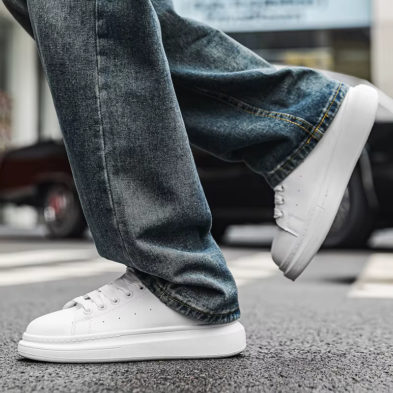 Baskets minimalistes blanches pour hommes
