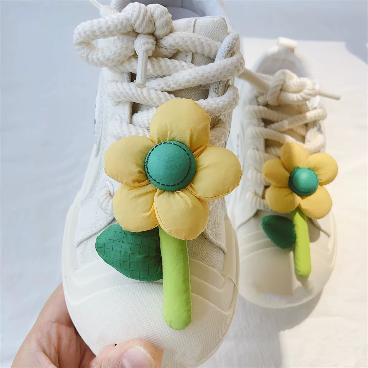 Breloques de chaussures de tournesol de gril de bande dessinée mignonne