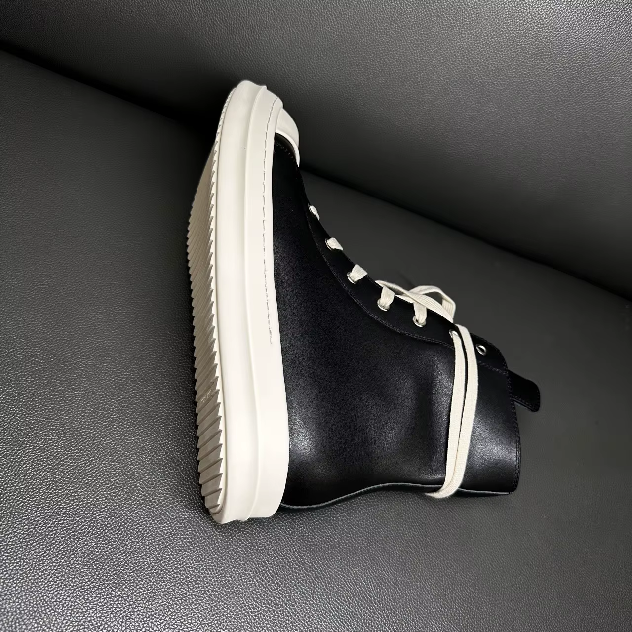 Baskets montantes décontractées pour hommes en cuir noir avec fermeture éclair et lacets fins