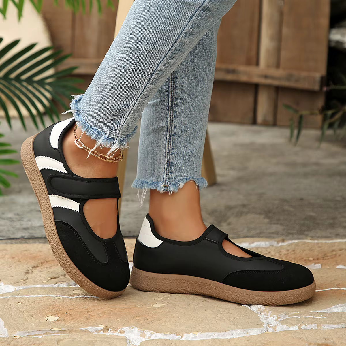 Chaussures plates décontractées blanches et noires pour femmes