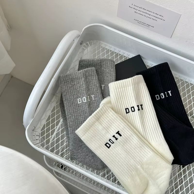 Chaussettes roses pour femmes, Style printemps et automne, mi-tube, vêtements d'extérieur, bas en coton, taille haute, bas de sport avec lettres