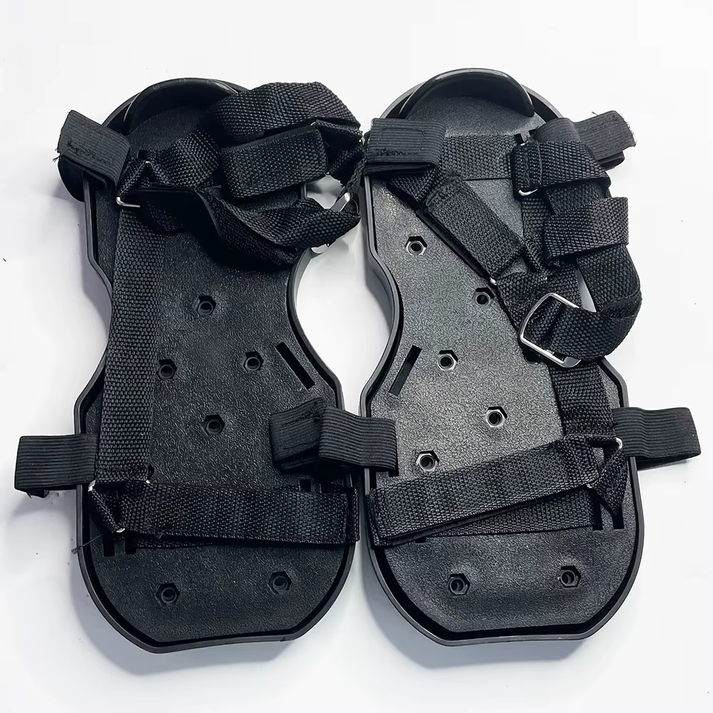 1 paire de chaussures aérateur de pelouse noires