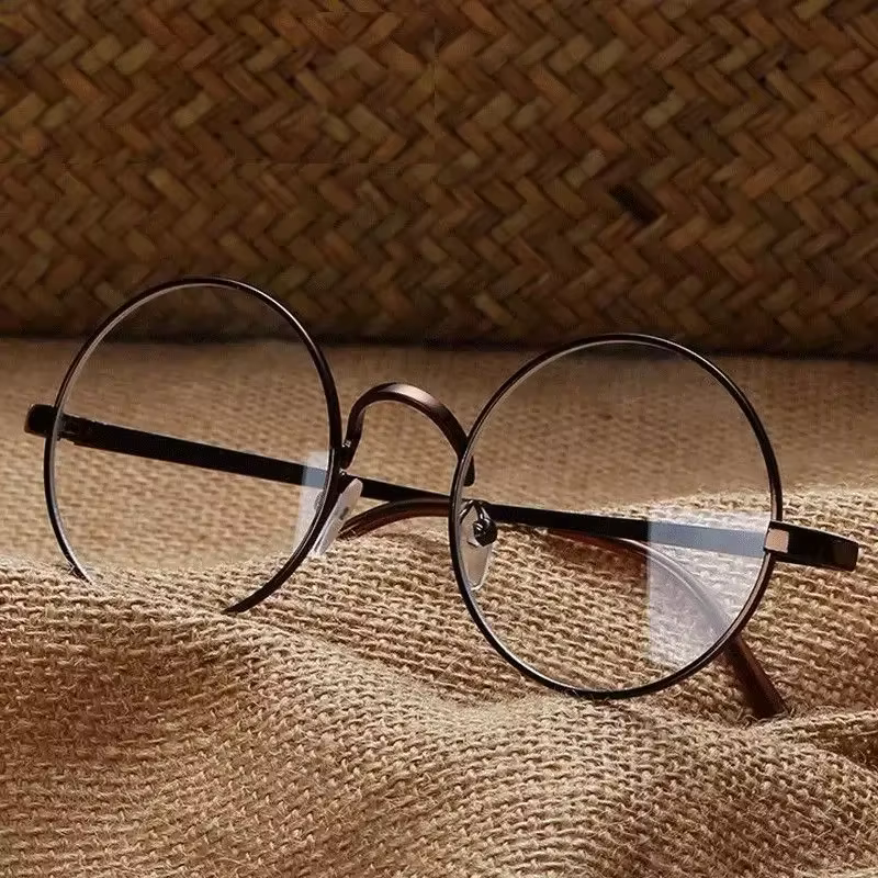 Lunettes rondes à la mode, accessoires Anime, lunettes rondes à lumière bleue, plates en métal pour hommes et femmes, lunettes d'art rétro, accessoire de vêtements, cadeau