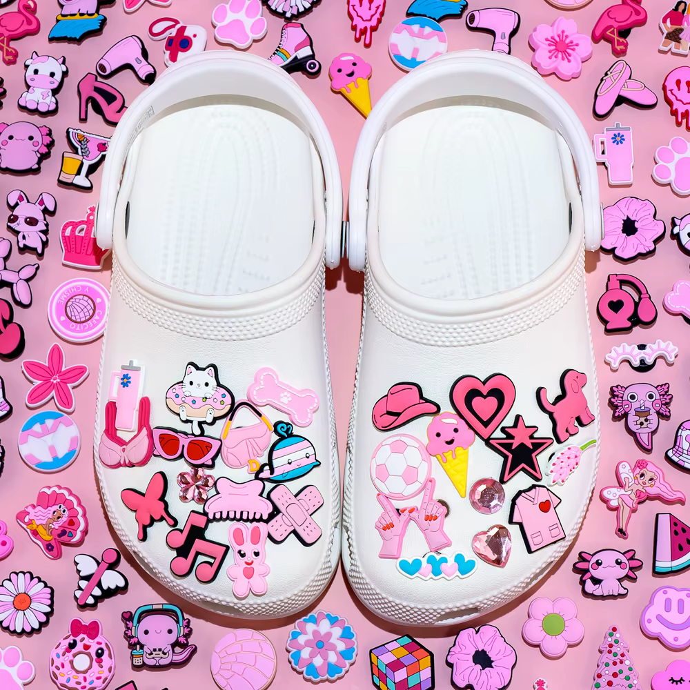 Breloques de chaussures roses aléatoires pour femmes et filles