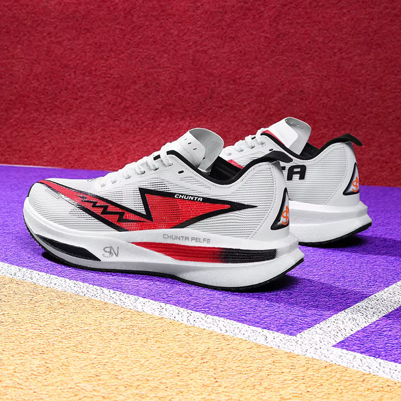Chaussures de course à pied avec semelle en carbone