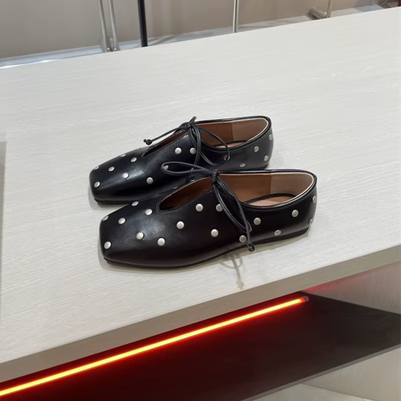Ballerines en cuir souple à rivets pour femmes