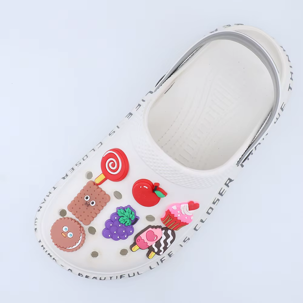 1 Set Crocs Jibbitz Accessoires de Chaussures Breloques Mignonnes Gâteau Crème Glacée Biscuit Sucette Fruits Décorations Ornements Cadeau de Fête