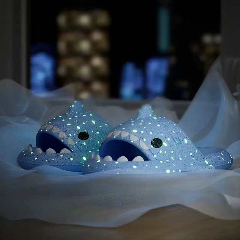 Pantoufles requin maison