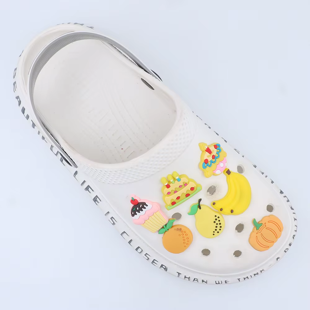 1 Set Crocs Jibbitz Accessoires de Chaussures Breloques Mignonnes Gâteau Crème Glacée Biscuit Sucette Fruits Décorations Ornements Cadeau de Fête