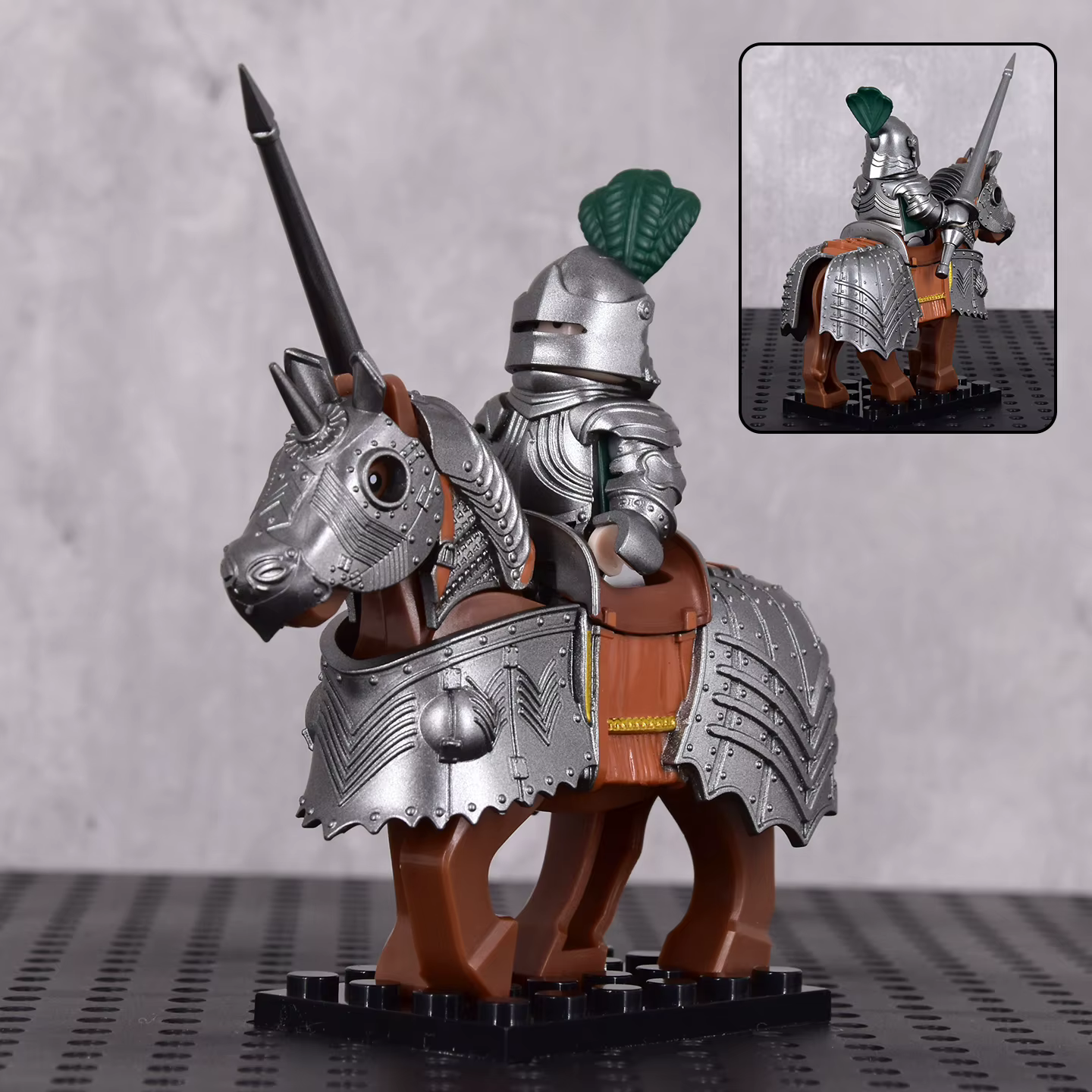 Jouet de construction de chevalier sur cheval de guerre, style gothique, plusieurs couleurs, armure détaillée, accessoires de cheval, parfait pour les thèmes médiévaux