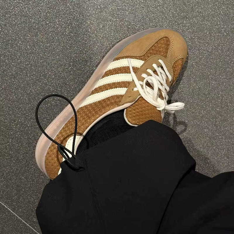 Adidas Originals Gazelle Indoor Cotton Weave Pack Classics Retro Hommes Femmes Chaussures de skate Unisexe Marron Beige désert JR8851