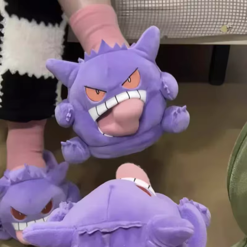 Pantoufles Poke Gengar avec design amusant de langue dégagée
