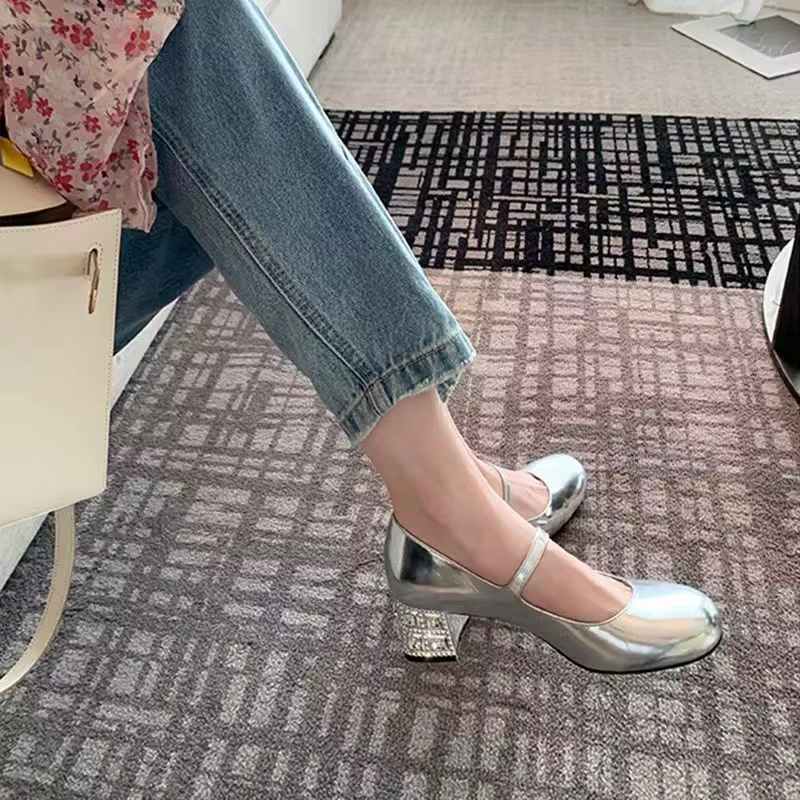 Chaussures argentées pour femmes